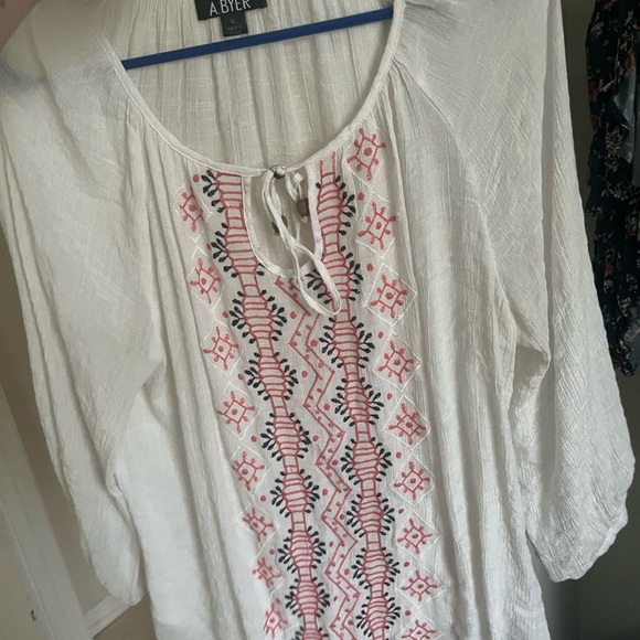 Shirts that don’t fit me anymore :) - Picture 4 of 6